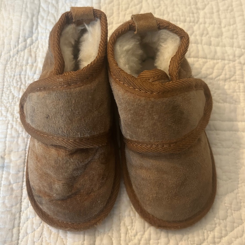 Emu walkerville 100%sheepskin booties *